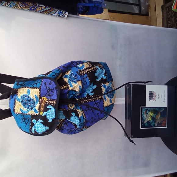 Local Design drawstring backpack+ sea turtle puzzle - Picture 1 of 4